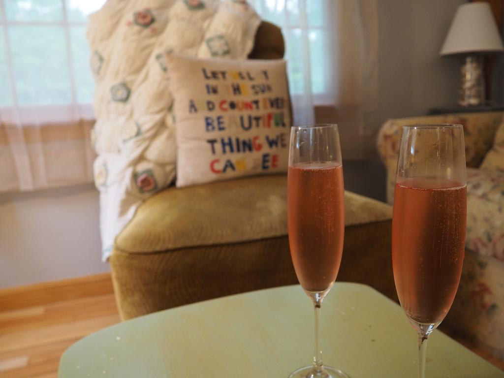 Cozy Cottage-5 Minute Walk To Priscilla Beachプリマス エクステリア 写真